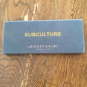 Anastasia Beverly Hills, Subculture